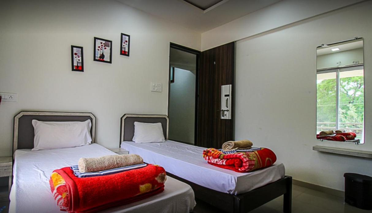 Stay Nc Homestay Nashik Bagian luar foto